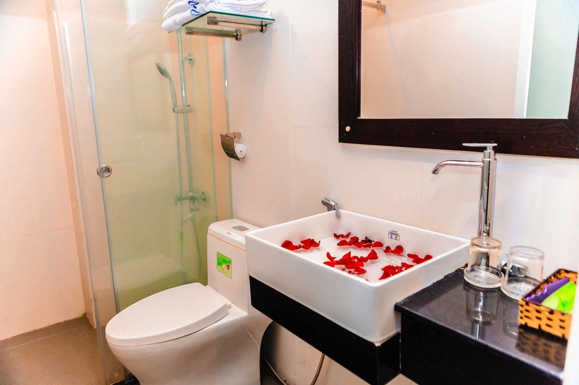 Cosmos Hotel Nha Trang By Ht Exterior photo